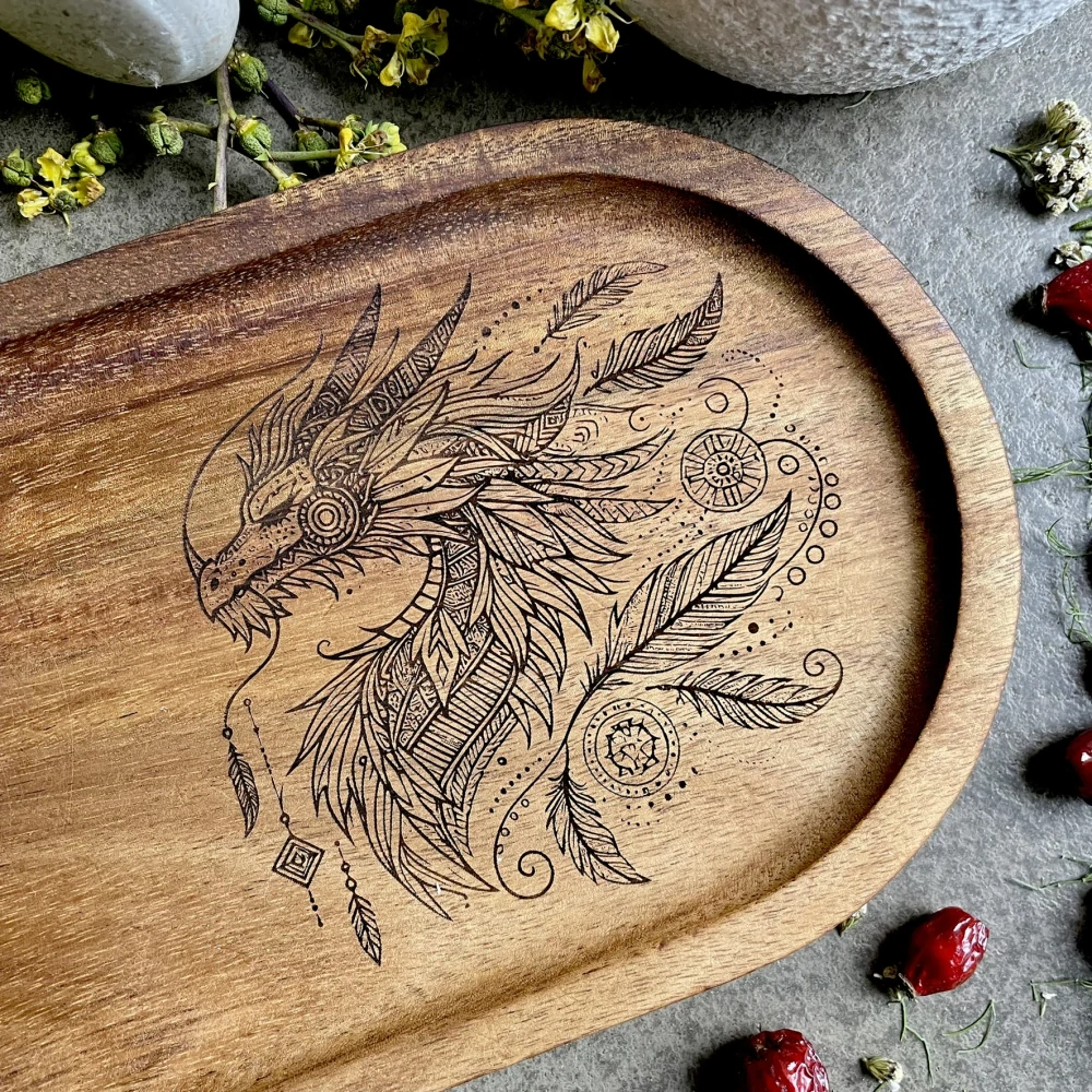 Dřevěný akátový oválný podnos s kresbou - Boho Drak