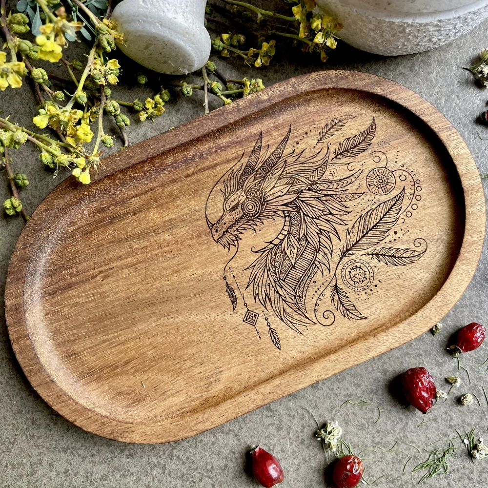 Dřevěný akátový oválný podnos s kresbou - Boho Drak